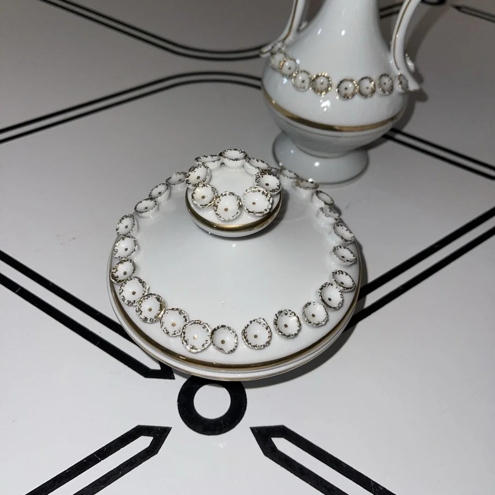 Irice Vintage Vanity Set White w Gold Accent And Applied Floral‎